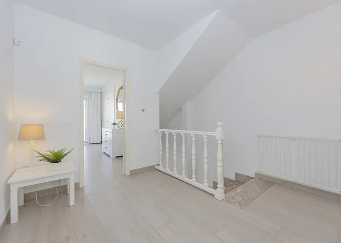 Laia House / Laia's House *