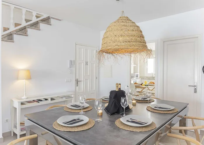 Laia House / Laia's House 別荘